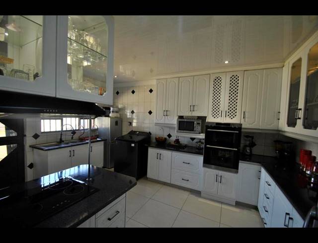 4 BEDROOM HOUSE FOR SALE IN GROENEWEIDE